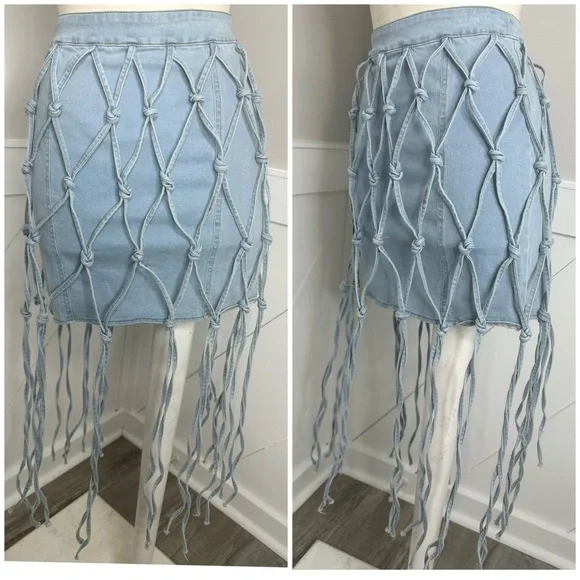 HOT& DELICIOUS DENIM KNOTTED SHORT SKIRT SIZE MEDIUM - Picture 6 of 8